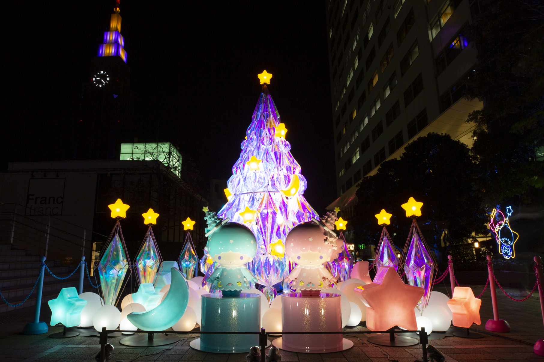 キキ＆ララ「TWINKLE COLOR CHRISTMAS」キービジュアル夜