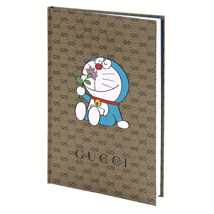 「ドラえもん」×「GUCCI」スペシャルコラボアイテムが女性誌の付録に！ミニGGパターンに紛れるドラちゃんが可愛い