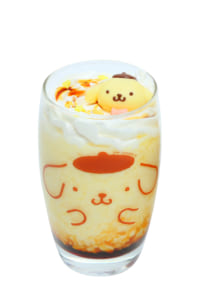 ポムポムプリンカフェ×あっとほぉーむカフェ　プリンくんのカスタードプリンラテ～♪