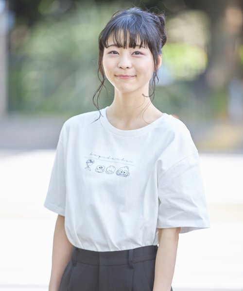 「はぴだんぶい×titivate」はぴだんぶいプリントTシャツ オフホワイト