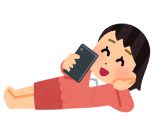 寝転がってスマホを使う人のイラスト（女性）