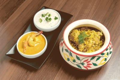 DIYA（2F） チキンビリヤニ（インド最高級米を使用した鶏肉入り炊き込みご飯）ミニカレー付き