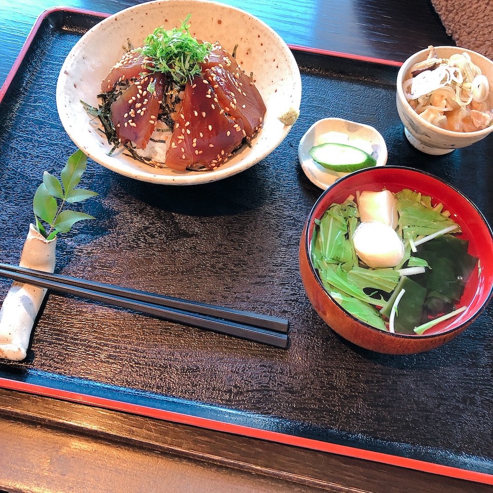 「大黒食堂」かつおの漬け丼定食