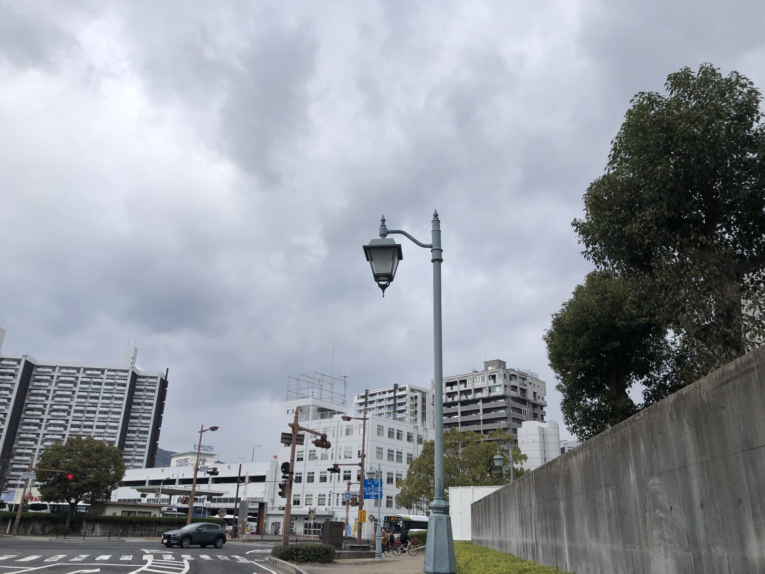 聖地巡礼「田中くんはいつもけだるげ」聖地巡礼「田中くんはいつもけだるげ」広島市立基町高等学校：レトロな街灯が立ち並ぶ城北駅周辺