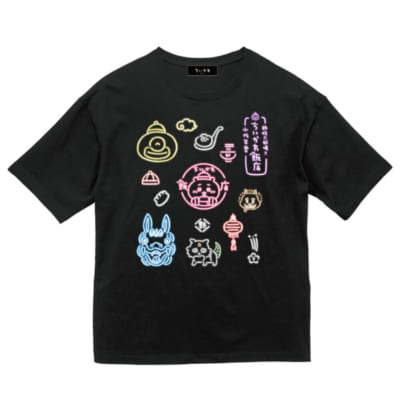 コラボカフェ「ちいかわ飯店」ビックTシャツ ネオンアート：3,630円（税込）