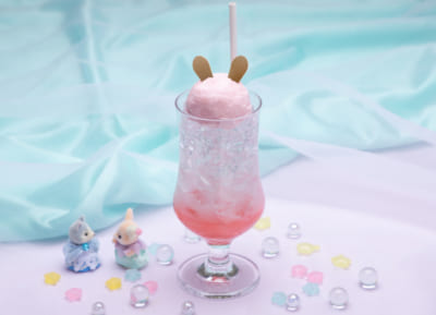 「シルバニア森のキッチンポップアップカフェ ～ゆめいろマーメイド～」ゆめいろいちごフロート