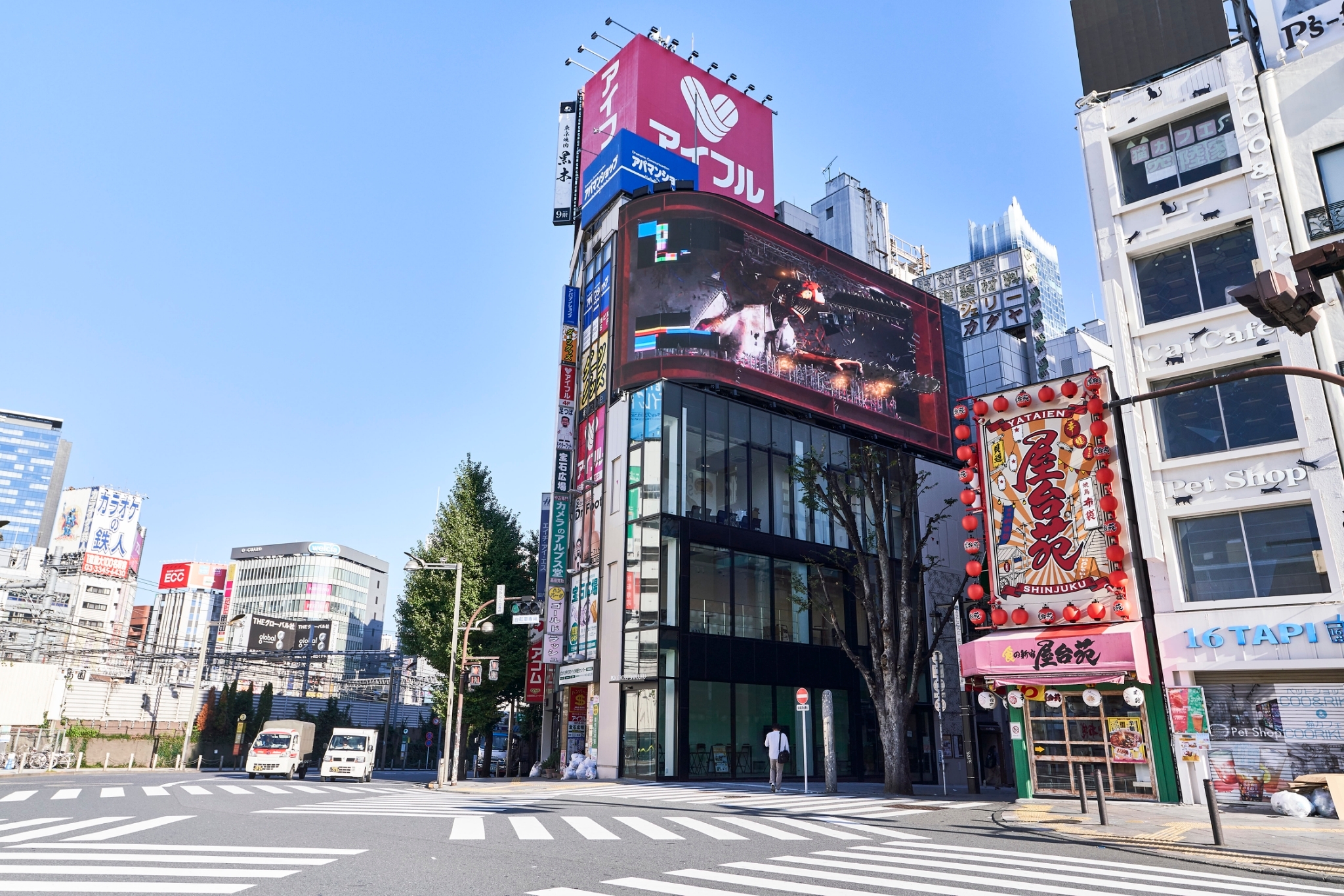 TVアニメ「チェンソーマン」JR新宿駅東口 クロス新宿ビジョン