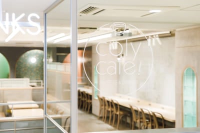 「coly cafe! 池袋PARCO店」内観