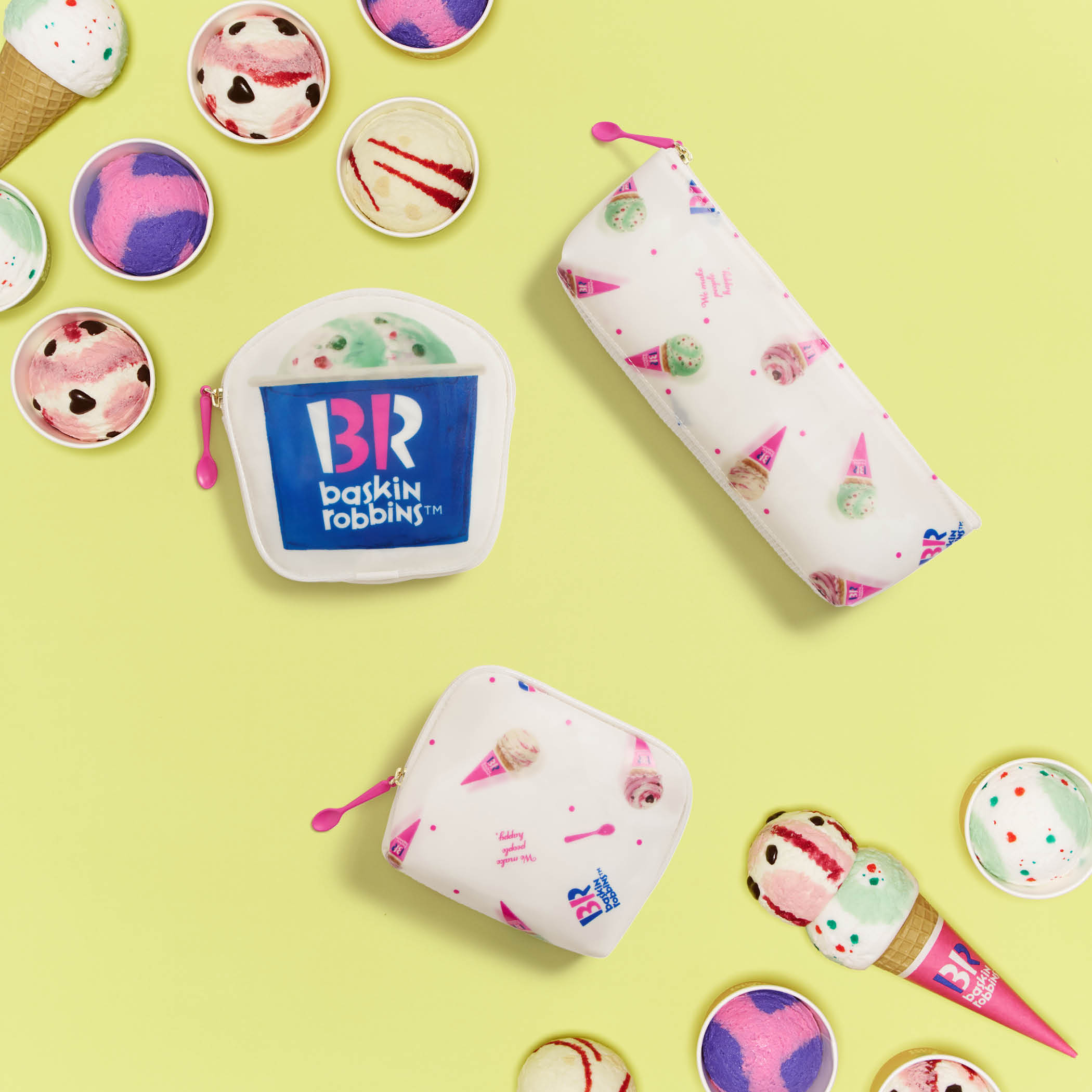「Afternoon Tea LIVING×サーティワン アイスクリーム」ダイカットポーチ ￥2,200、ハブラシポーチ ￥1,650、ティッシュケースポーチ ￥2,200