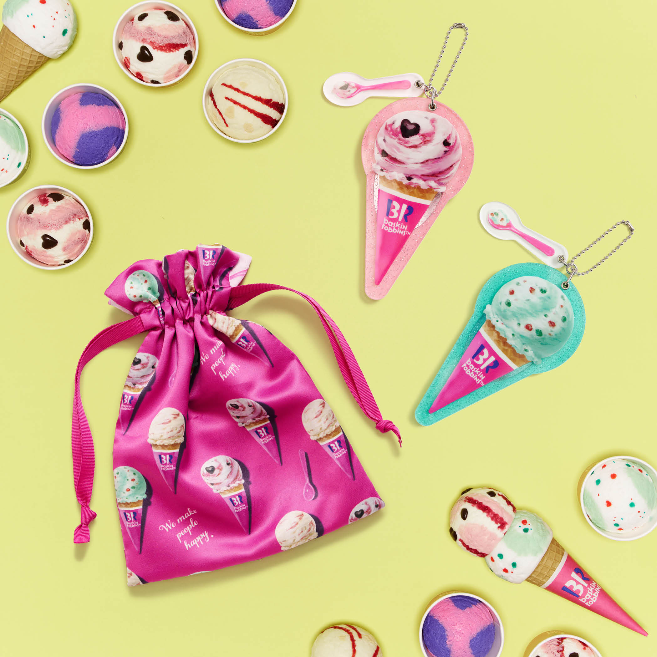 「Afternoon Tea LIVING×サーティワン アイスクリーム」リバーシブル巾着 ￥2,860、アクリルスライドミラー 各￥1,320