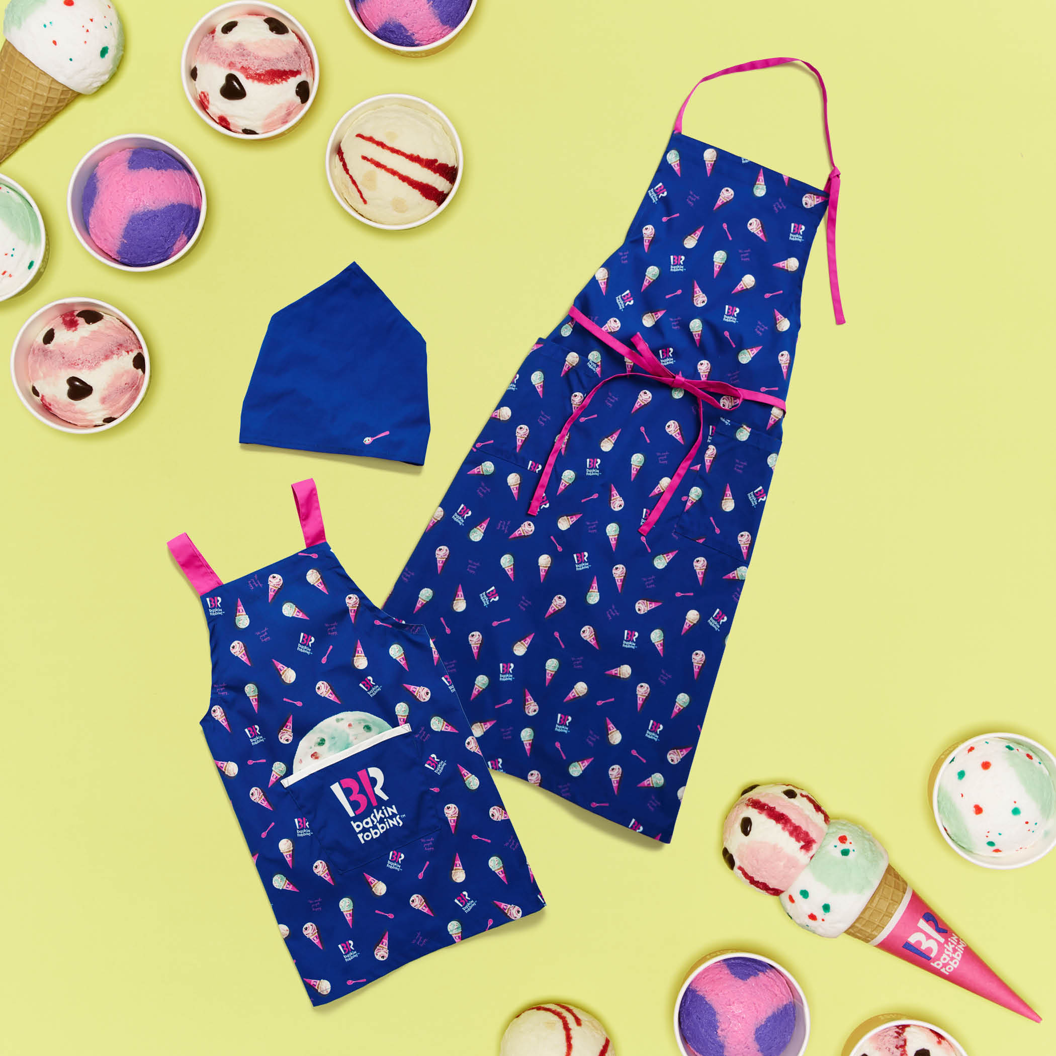 「Afternoon Tea LIVING×サーティワン アイスクリーム」キッズエプロン ￥3,960（三角巾付き）※一部店舗・公式オンラインストア限定販売、エプロン ￥5,500