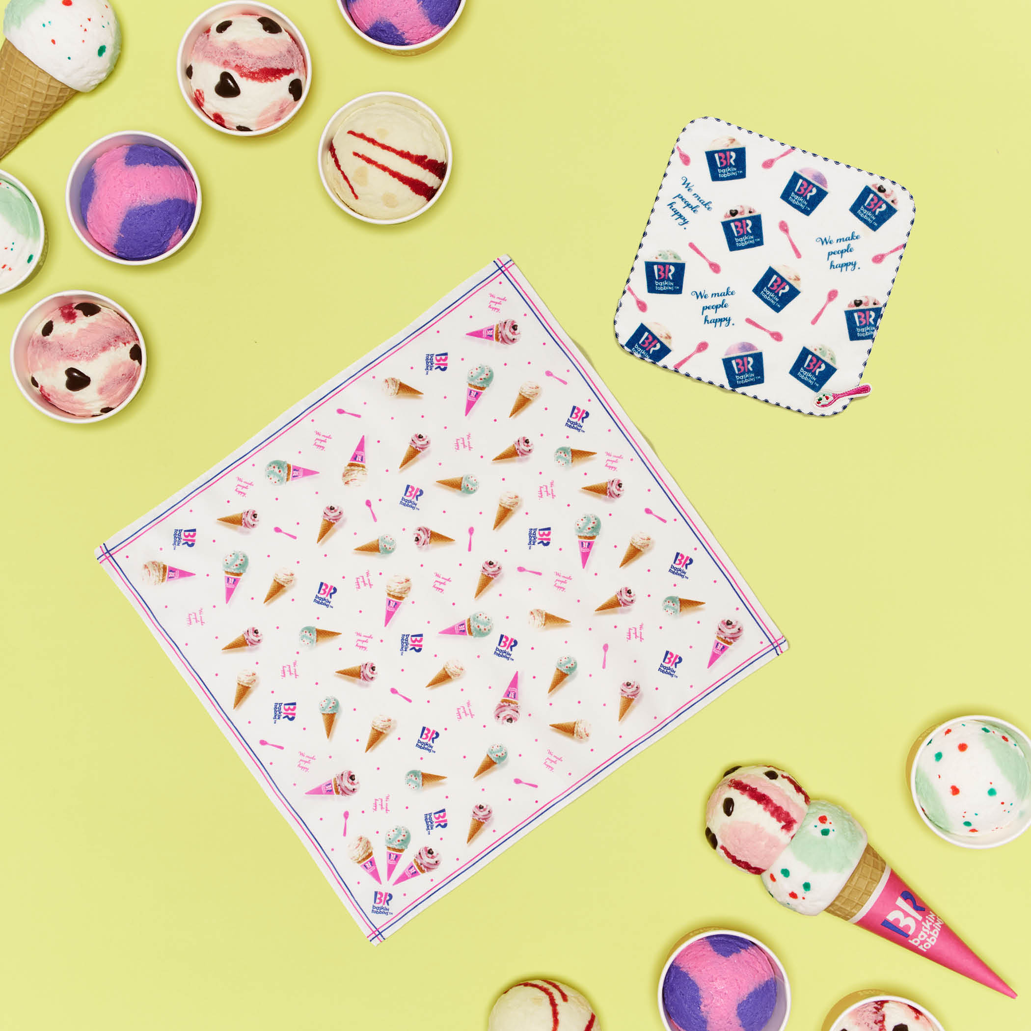「Afternoon Tea LIVING×サーティワン アイスクリーム」ハンカチ ￥1,650、プリントミニタオル ￥990