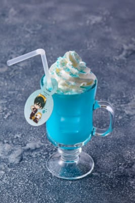 「ブルーロック×ラスカル」コラボカフェ 糸師 凛のFLOWブルーヨーグルト
