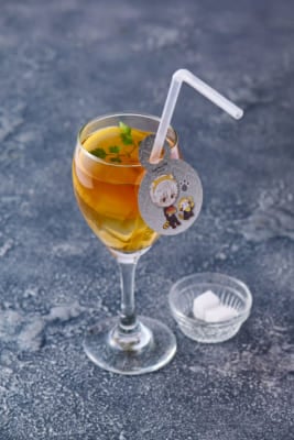 「ブルーロック×ラスカル」コラボカフェ 凪 誠士郎のトラップレモンゼリーティー（角砂糖付き）