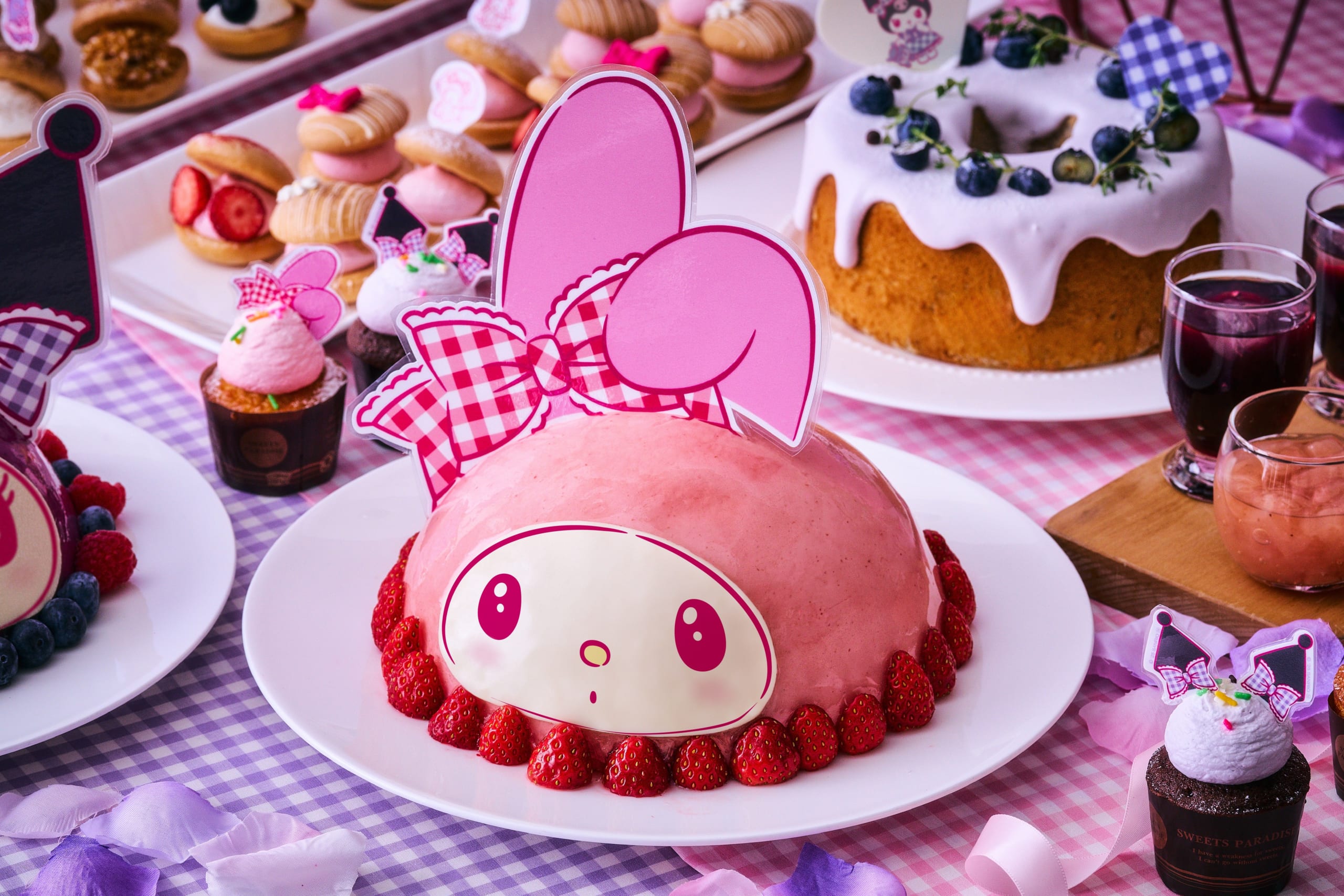 「マイメロディ50周年＆クロミ20周年」×ヒルトン東京お台場 いちごムース（バニラムースといちごムース、ベリーのゼリー）