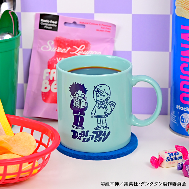 TVアニメ『ダンダダン』×「ビィズニィズ」たっぷりマグカップ