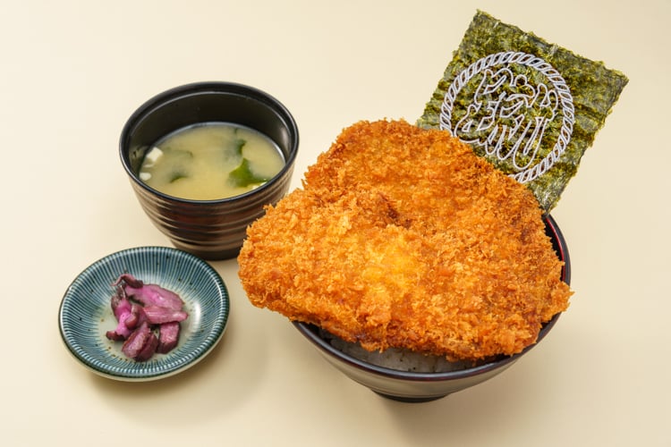 「ブルーロック×西武秩父駅前温泉 祭の湯」試合に勝つ!わらじカツ丼