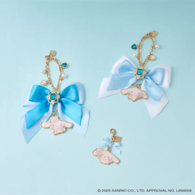 「サンリオ×&chouette」シナモロールコラボ　バッグチャーム＆ファスナーチャーム