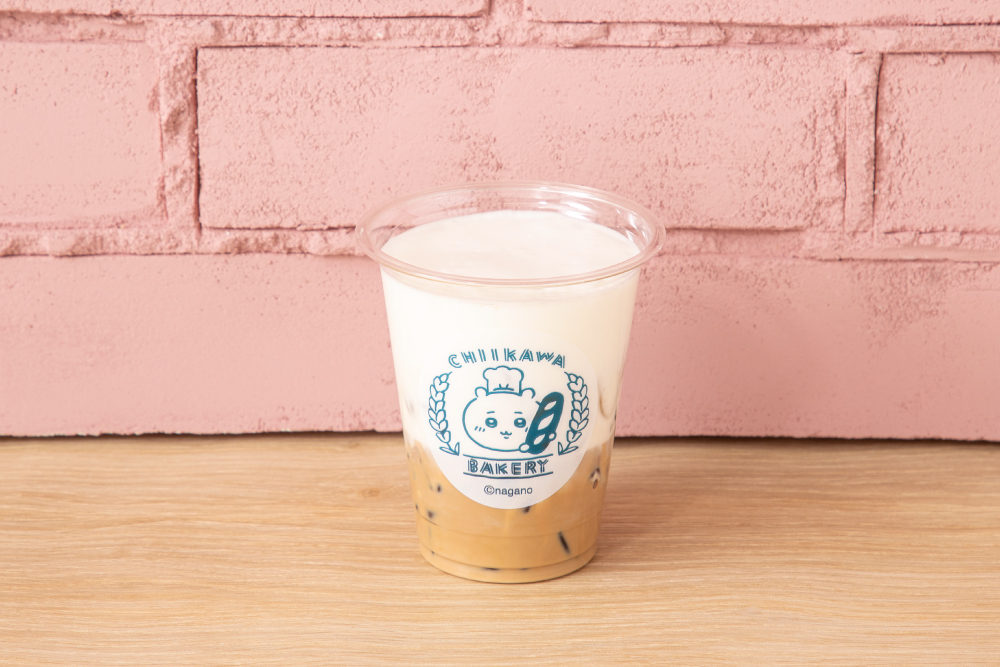 「ちいかわベーカリー」アイスカフェラテ