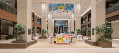 「怪獣8号 POP UP STORE 有明りんかい基地出張所」サイネージジャック