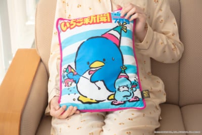 サンリオ「月刊いちご新聞」クッション