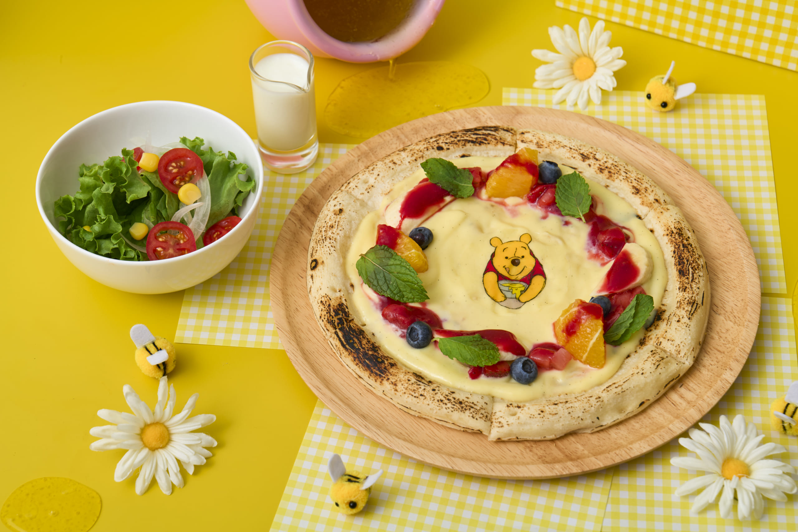 「くまのプーさん」スペシャルカフェ くいしんぼうのフルーツピザセット