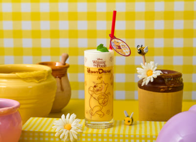 「くまのプーさん」スペシャルカフェ　HUNNY風味のミルクヨーグルトラテ