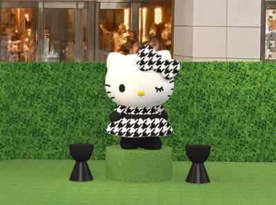 「HELLO KITTY'S PICNIC GARDEN」ハローキティのオブジェ