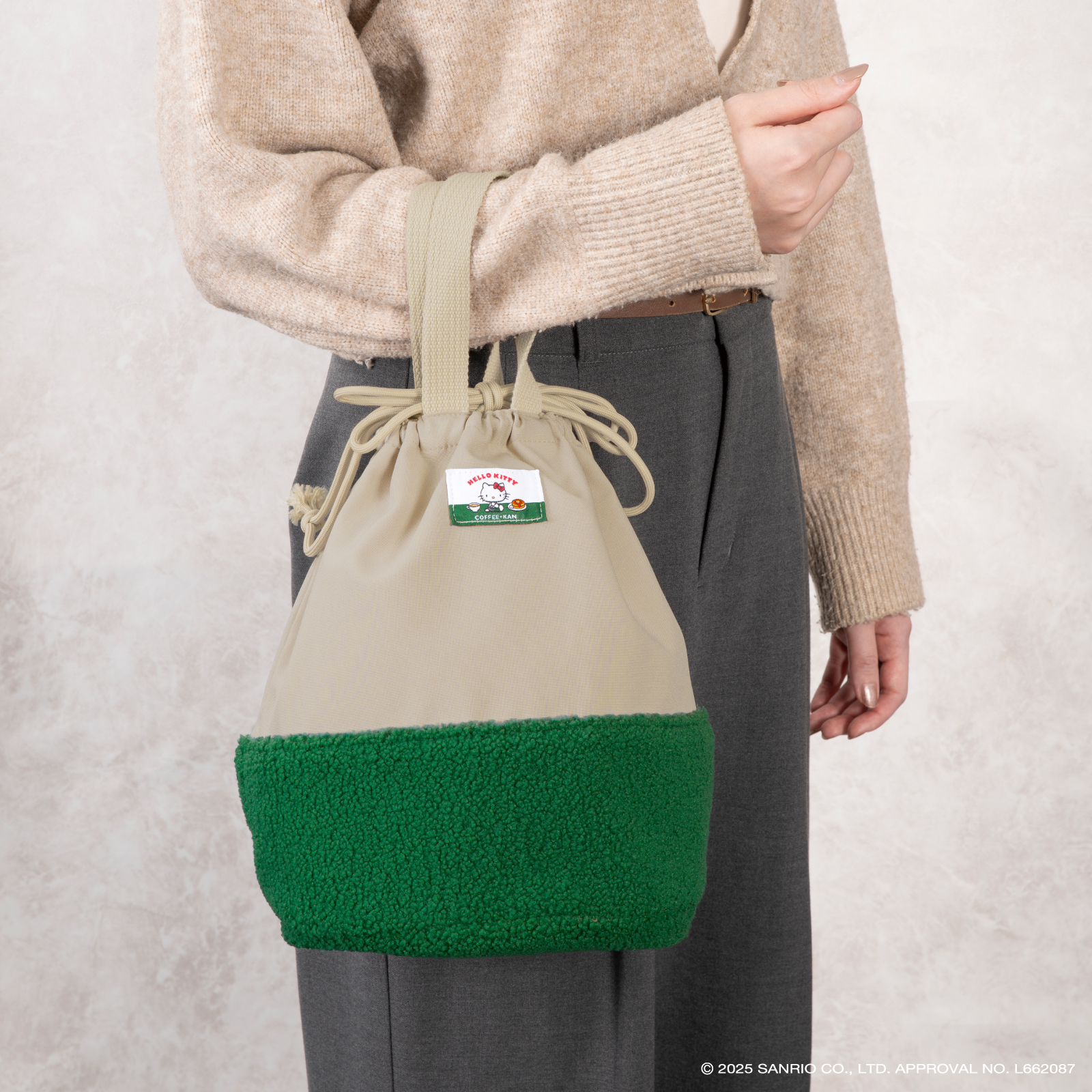 「ハローキティ×珈琲館」ボア巾着バッグ