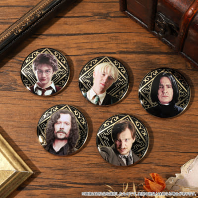 「『ハリー・ポッター』冬のグッズフェア2025-2026」アルティメタルバッジ/実写
