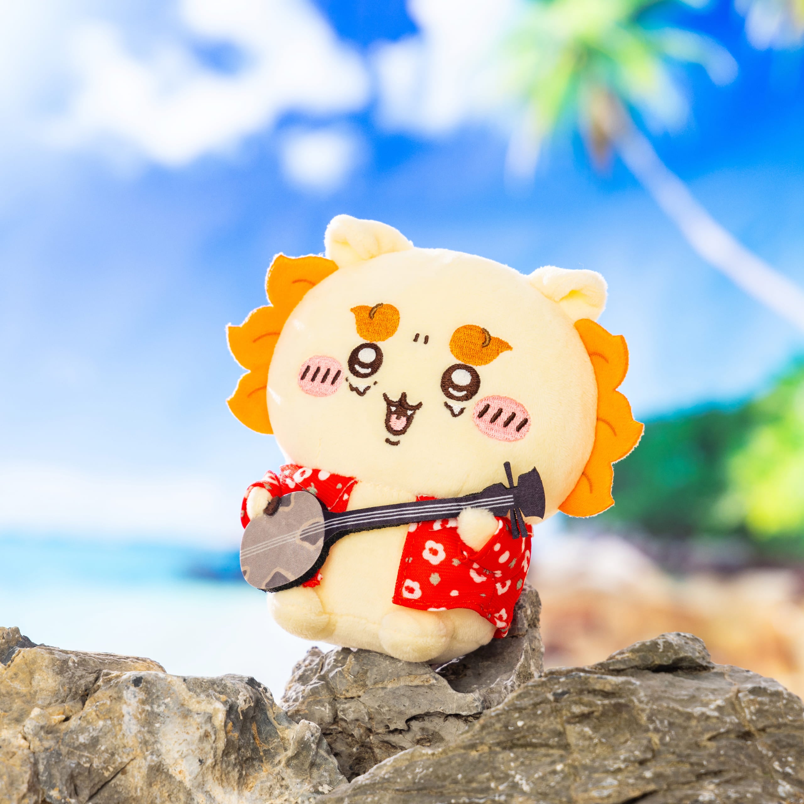 「ちいかわ」シーサーのおみやげやさんから南国気分あふれる新商品が12月19日より登場！三線を弾くシーサーのぬいぐるみが可愛すぎる