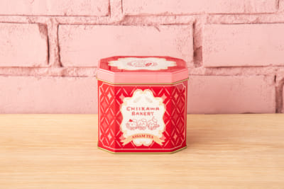 「ちいかわベーカリー」紅茶缶(アッサムティー)