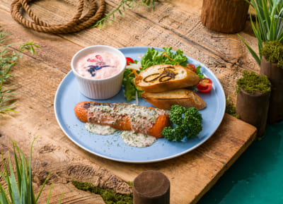 「ズートピア2」OH MY CAFE ＜ジュディ＞ニンジンステーキプレート