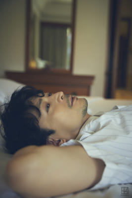 「津田健次郎PHOTOBOOK since1995」先行カット