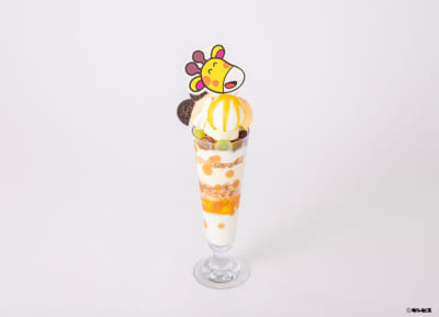 「たべっ子どうぶつLAND CAFE」シェアして食べよう!きりんさんのロングパフェ