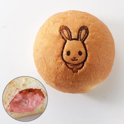 「シルバニアファミリー×TOBU SPRING PARTY」ショコラウサギの女の子の いちごクリームパン