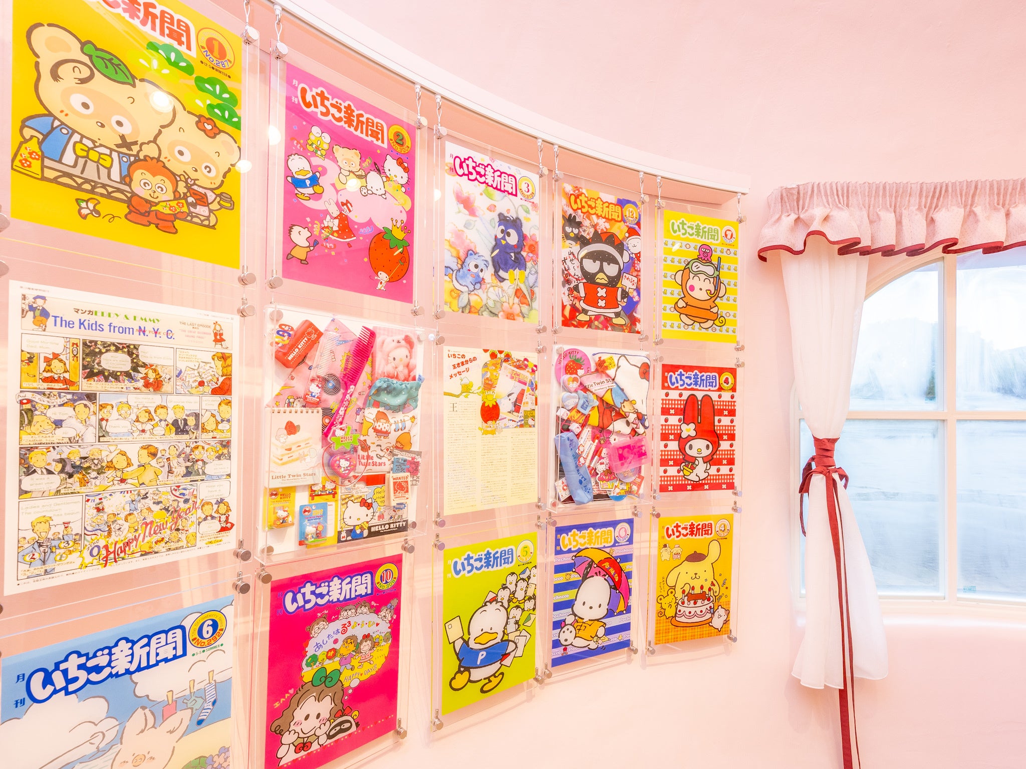 いちご新聞 歴代表紙展示