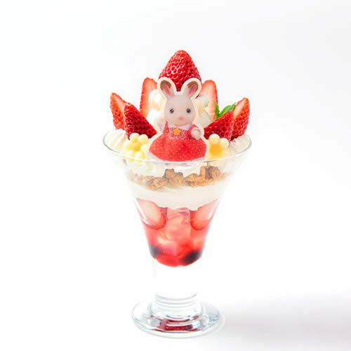 「シルバニアファミリー×TOBU SPRING PARTY」ショコラウサギの女の子のいちごパフェ