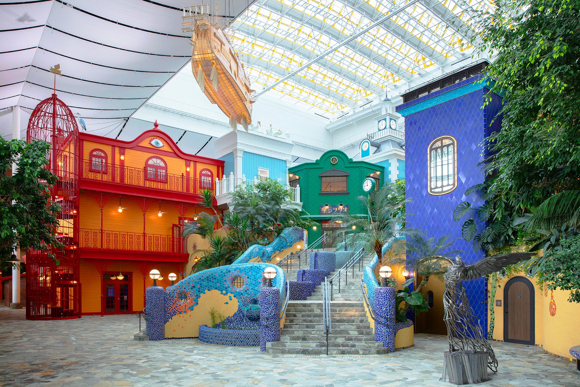 ジブリの大倉庫 中央階段