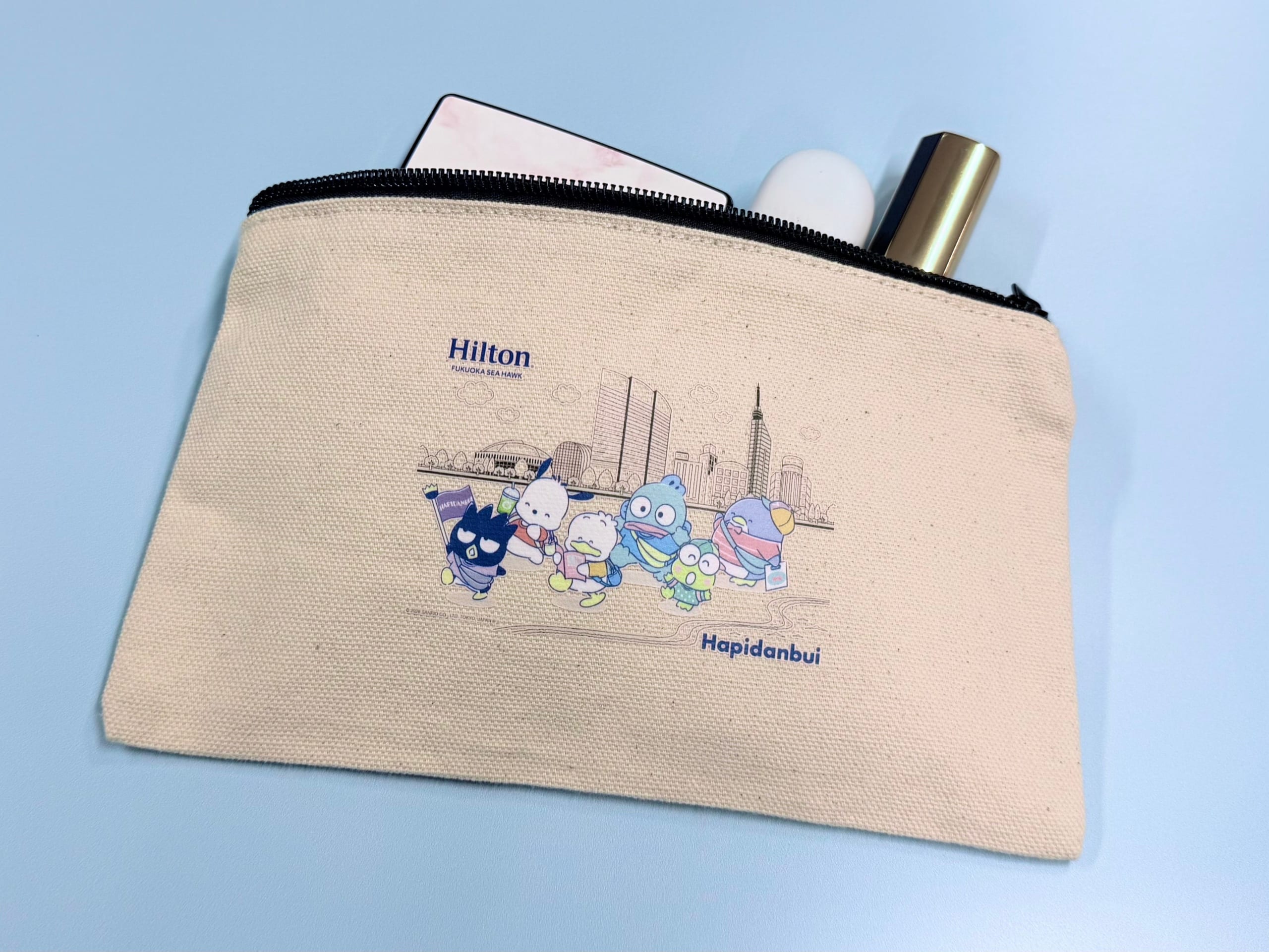 はぴだんぶい×ヒルトン福岡シーホーク 限定トラベルポーチ
