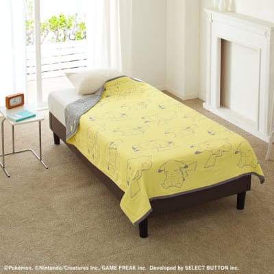 Pokémon Sleep×昭和西川 4重織ガーゼケット ピカチュウ ベッド使用イメージ