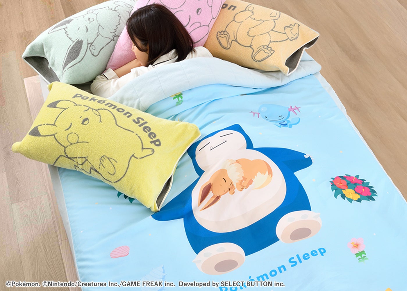 Pokémon Sleep×昭和西川 リバーシブルキルトケット シアンの砂浜 使用イメージ