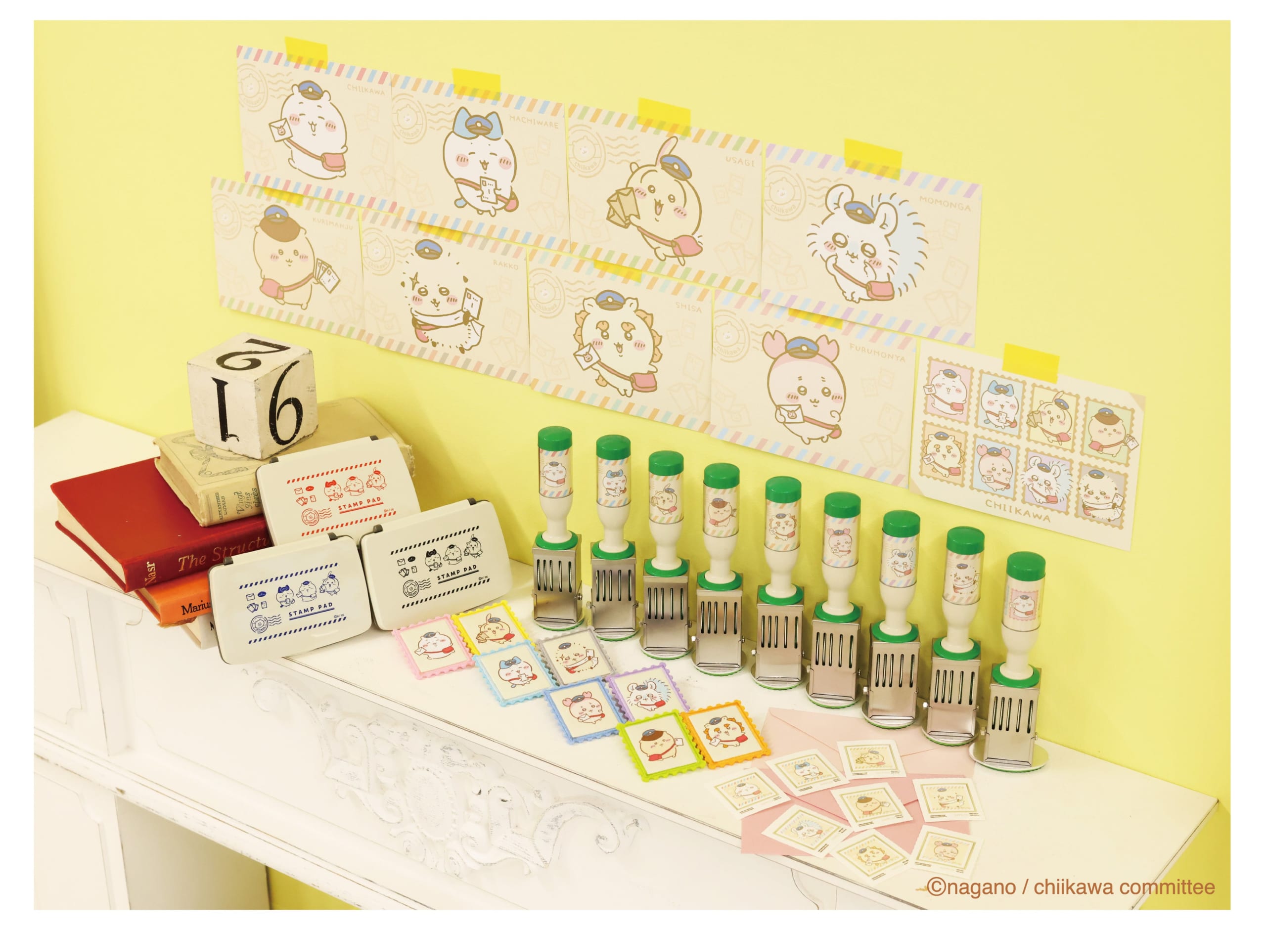 「ちいかわ」郵便局グッズが4月20日から受注開始！フレーム切手・日付印・切手型バッジなど全4アイテムに「かわいい配達員さん」