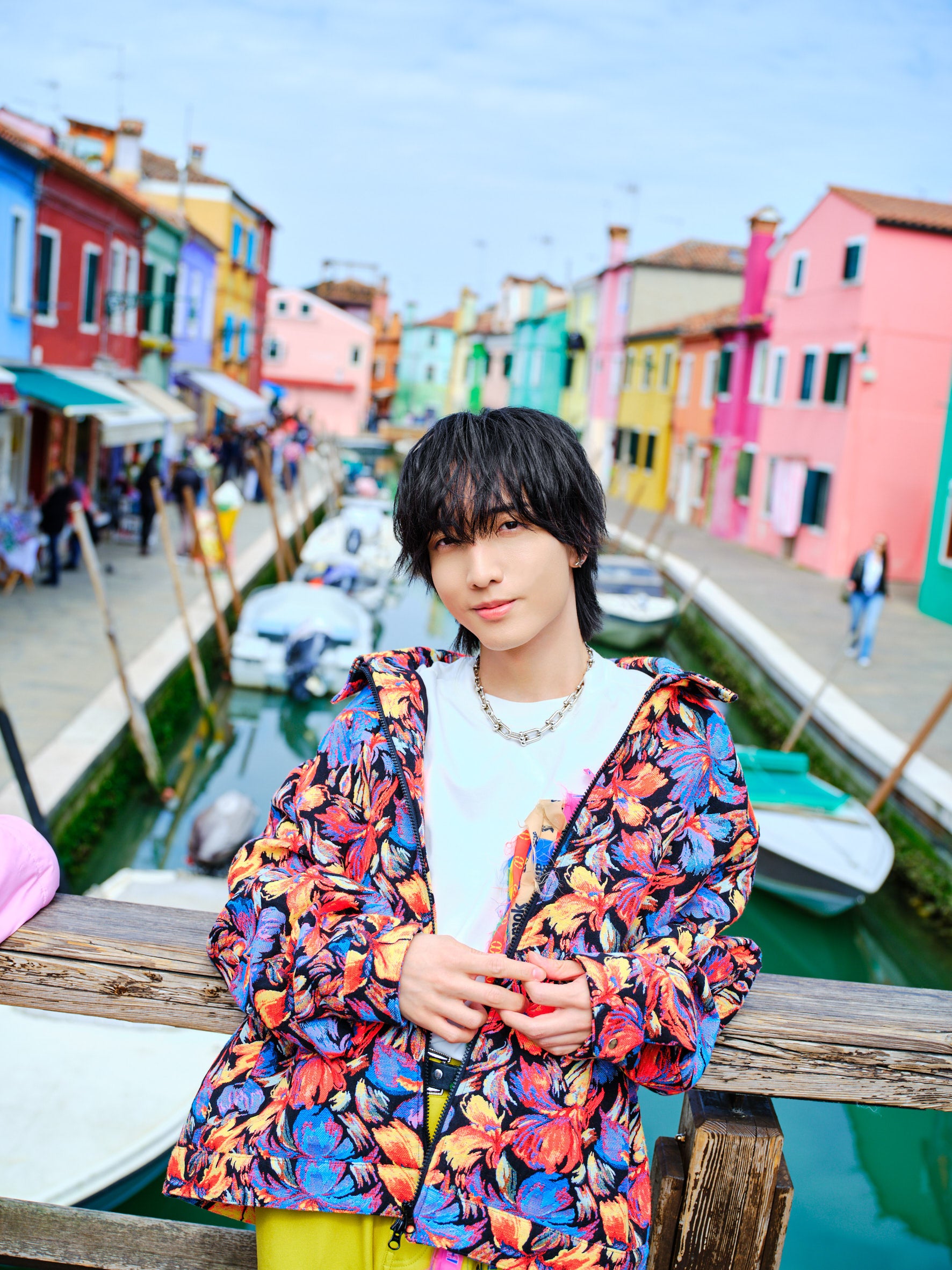 声優・小林千晃のデビュー10周年記念写真集が9月10日発売！ヴェネツィアで撮影したマリンルック＆花柄の先行カット解禁