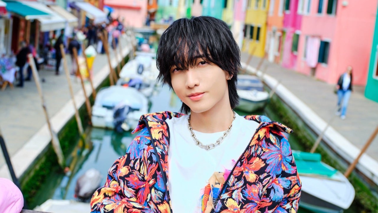 声優・小林千晃のデビュー10周年記念写真集が9月10日発売！ヴェネツィアで撮影したマリンルック＆花柄の先行カット解禁