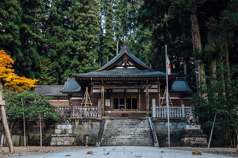 気多若宮神社の拝殿と石段