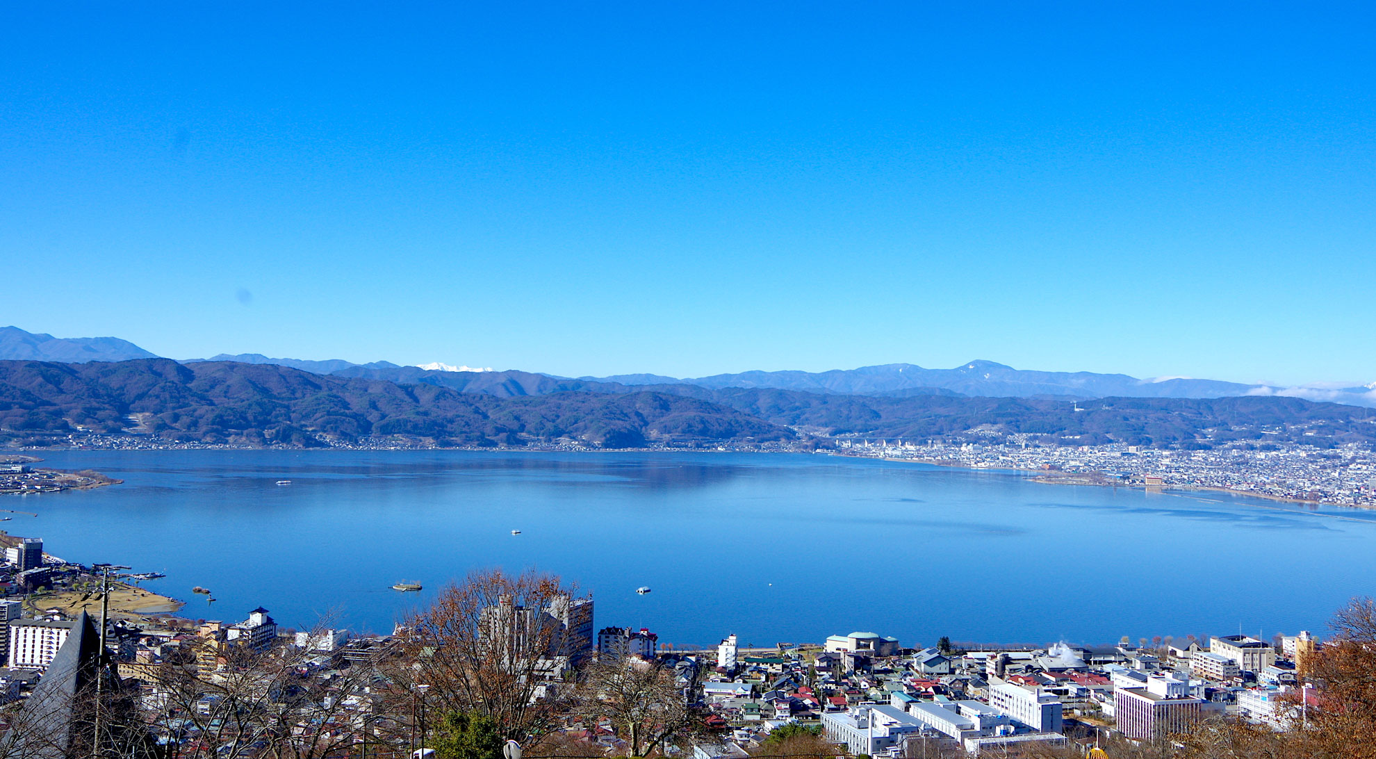 諏訪湖の全景