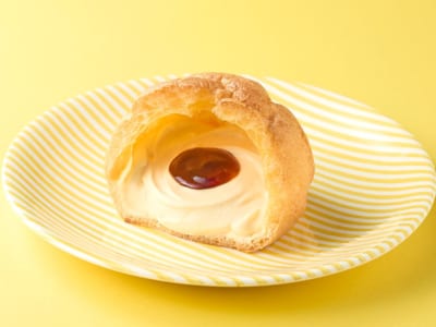 『ちいかわ』×モンテール「むちゃうまプリンのシュークリーム」