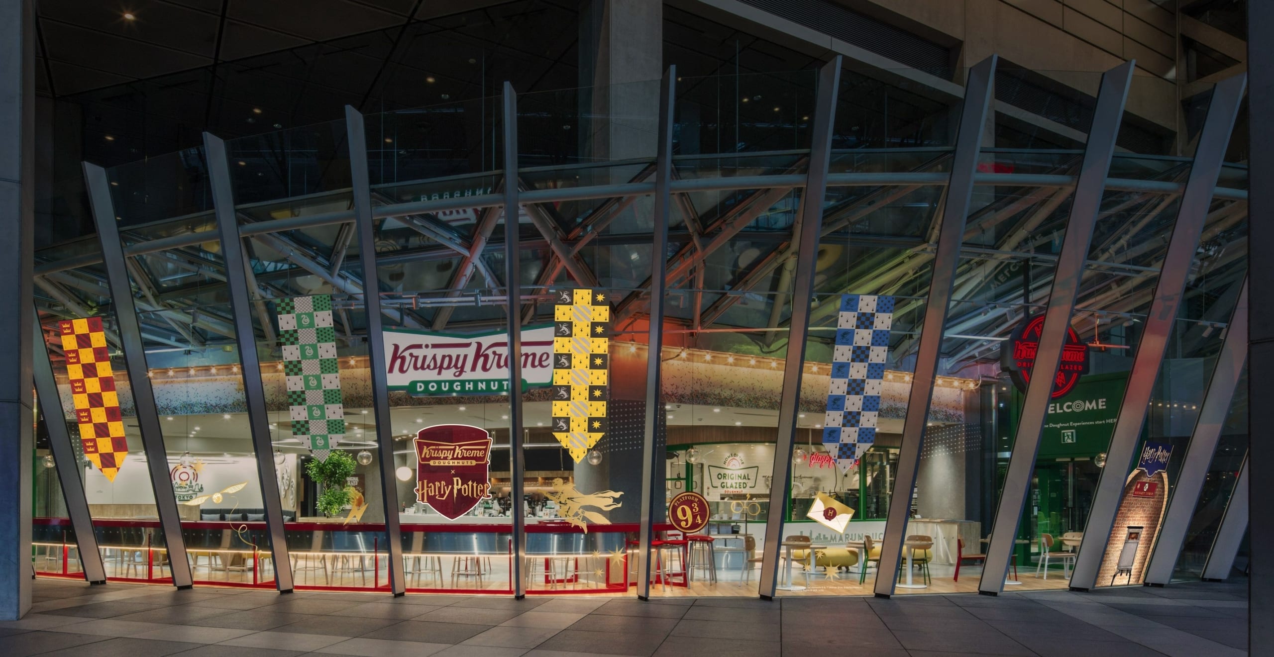 クリスピー・クリーム・ドーナツ 東京国際フォーラム店 ハリー・ポッターコラボ店舗ラッピング