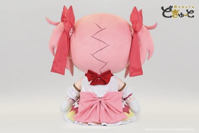 どきゅーと 超特大ぬいぐるみ 鹿目まどか 背面
